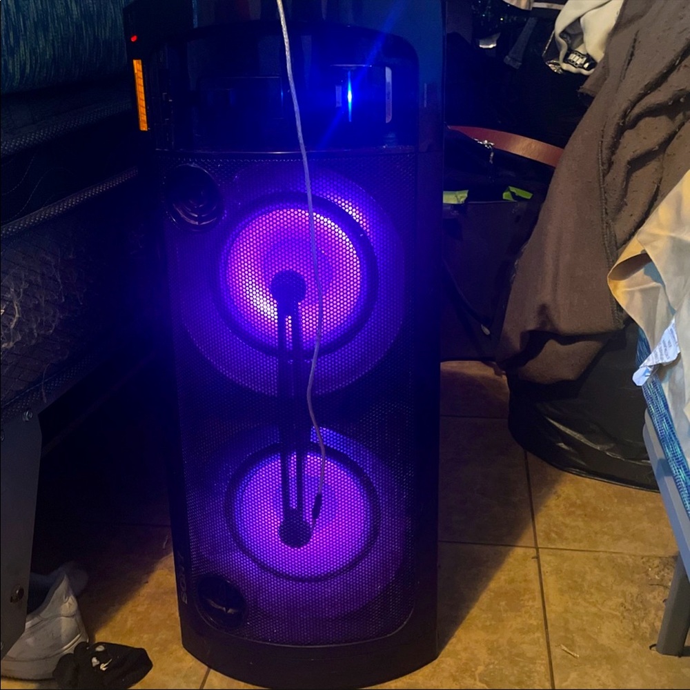 Sony speaker , normal wear used , performance is amazing